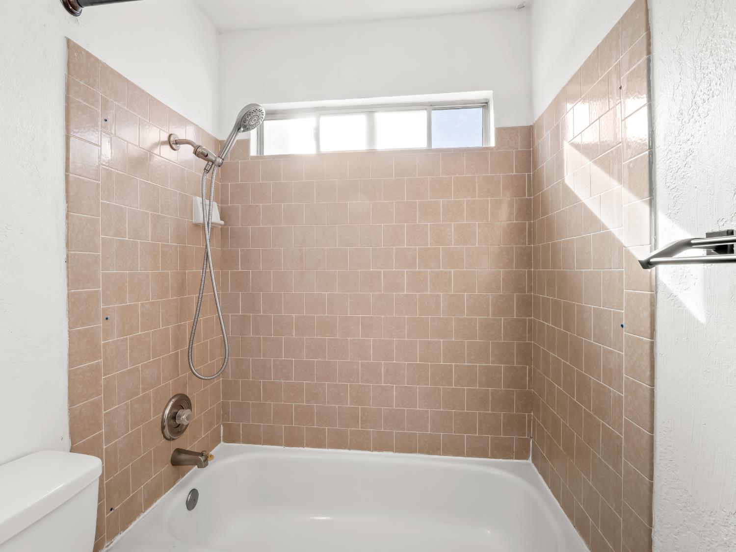 2521 N Selland Ave, Fresno, CA 93722