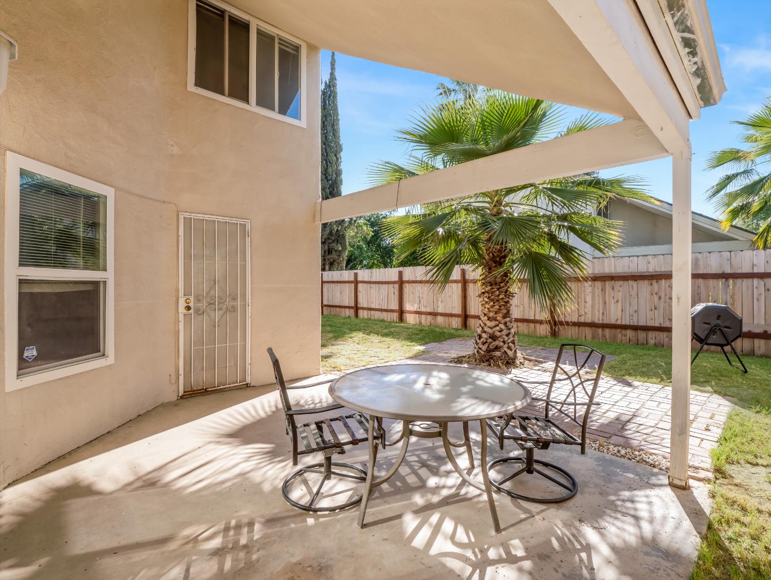 2521 N Selland Ave, Fresno, CA 93722