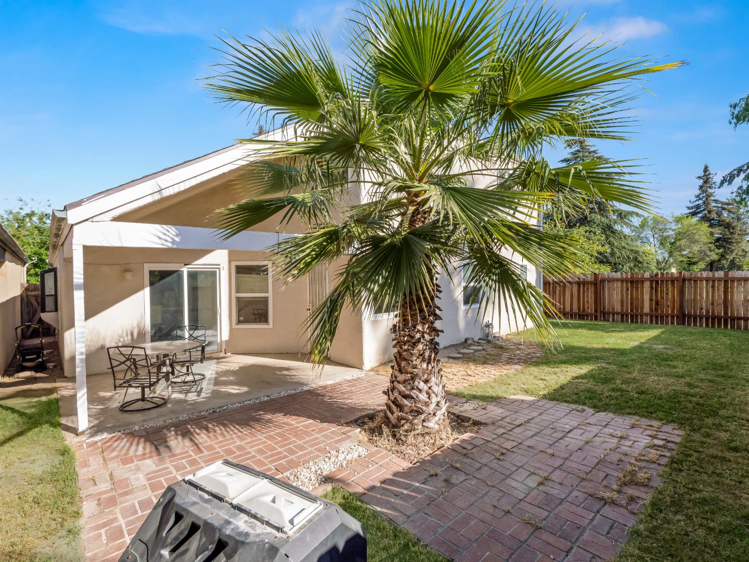 2521 N Selland Ave, Fresno, CA 93722