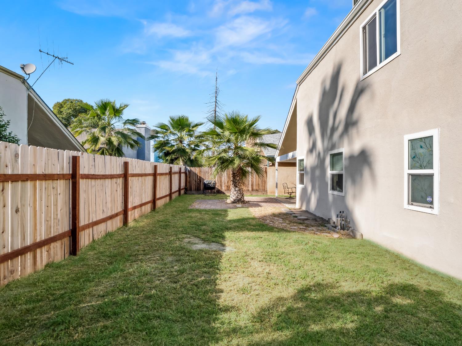 2521 N Selland Ave, Fresno, CA 93722