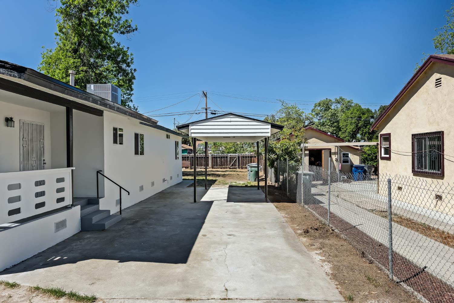 2320 S Lily Ave, Fresno, CA 93706