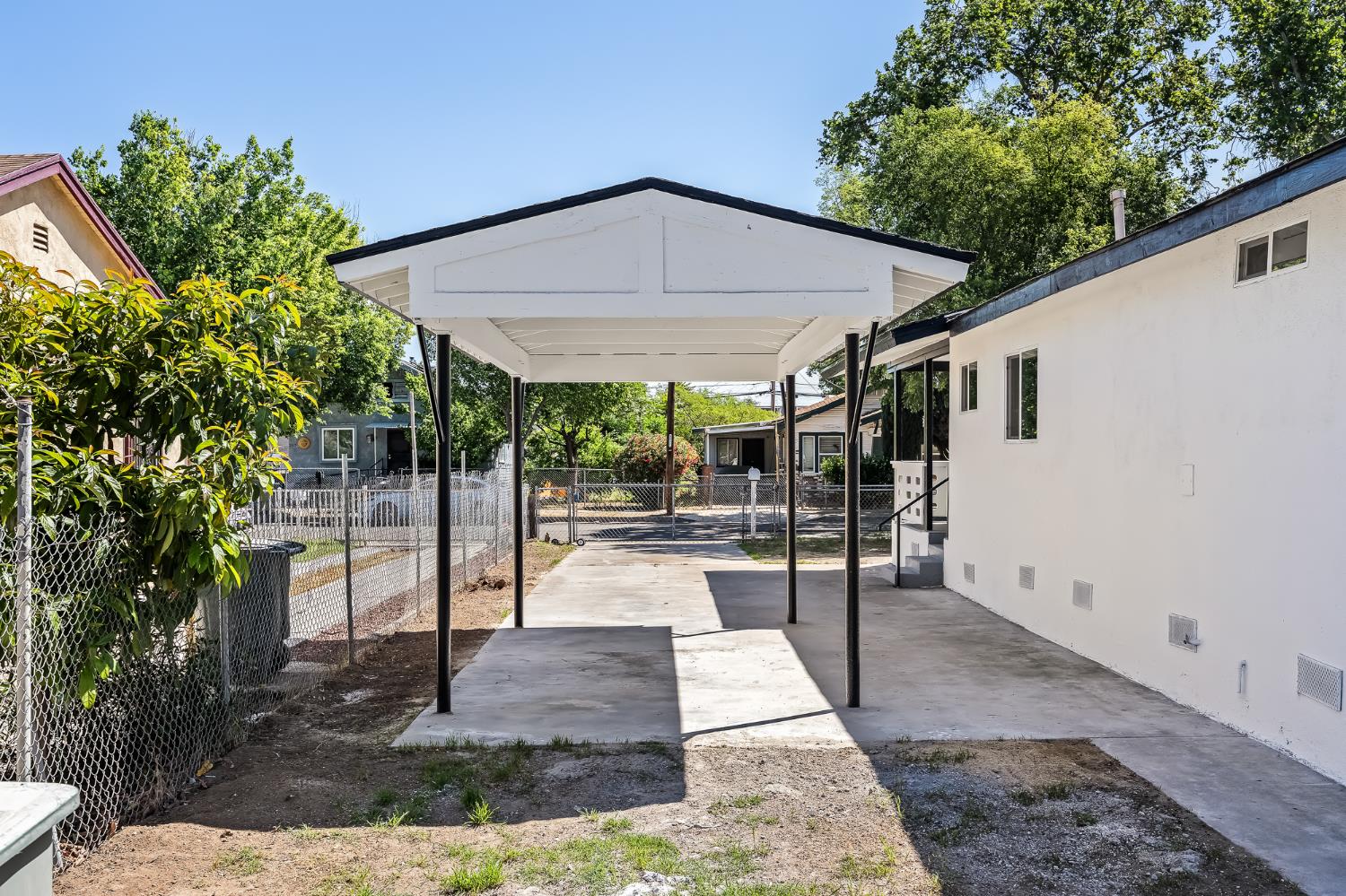 2320 S Lily Ave, Fresno, CA 93706