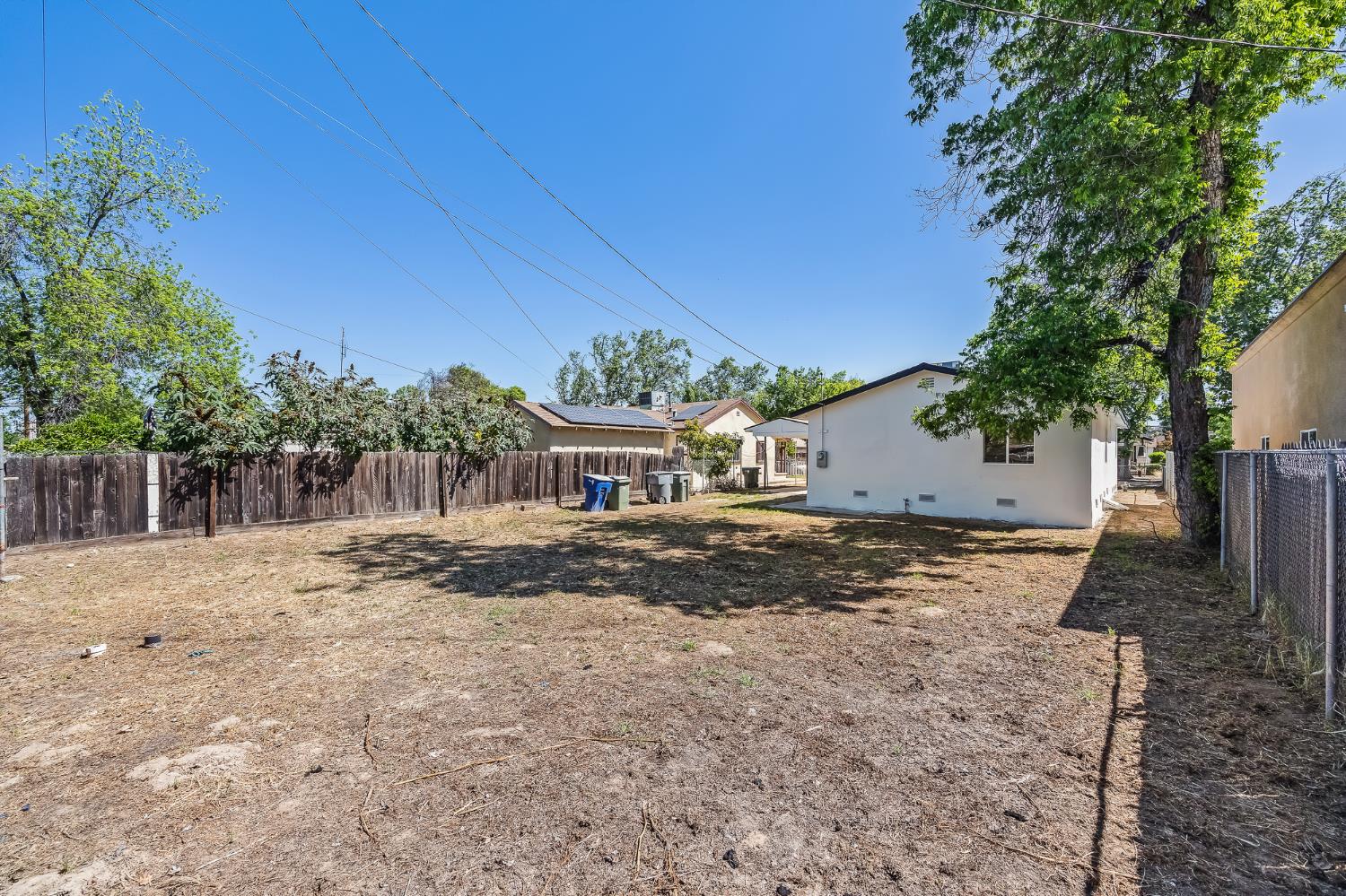 2320 S Lily Ave, Fresno, CA 93706