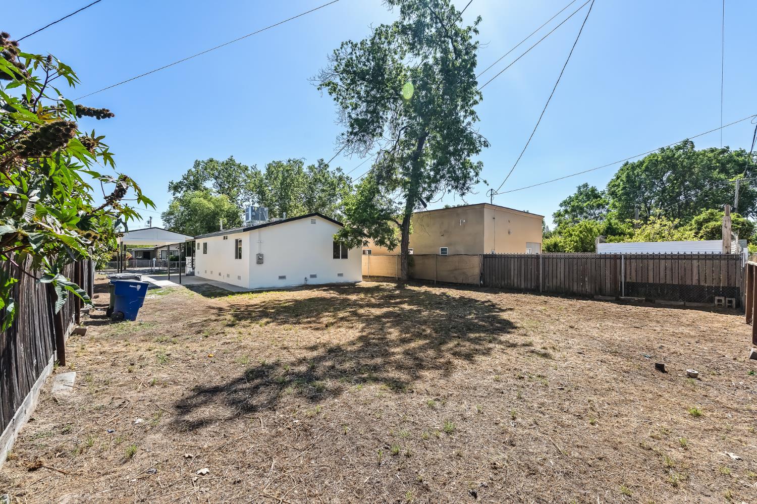 2320 S Lily Ave, Fresno, CA 93706