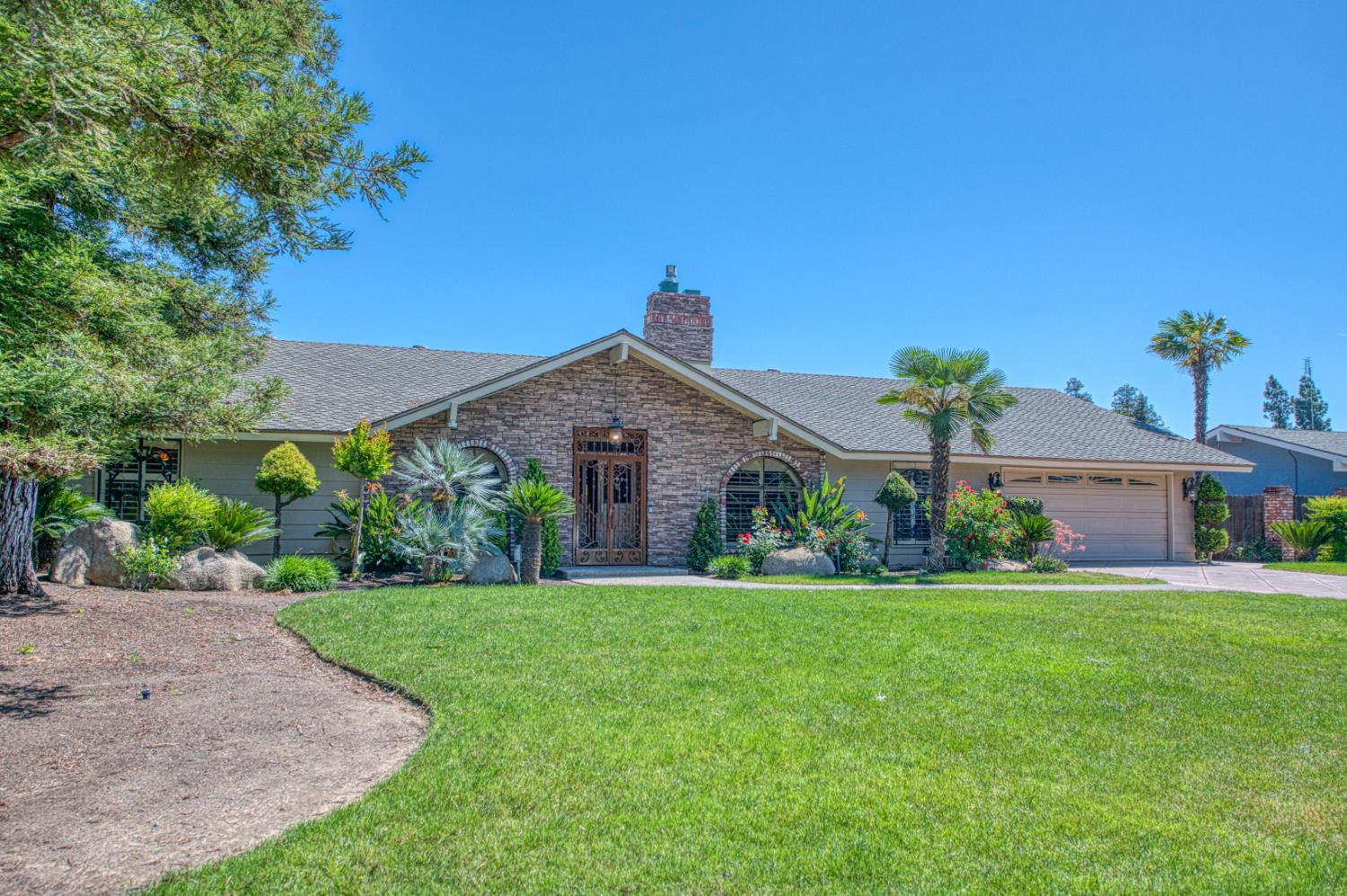 1521 S Bush Ave, Fresno, CA 93727