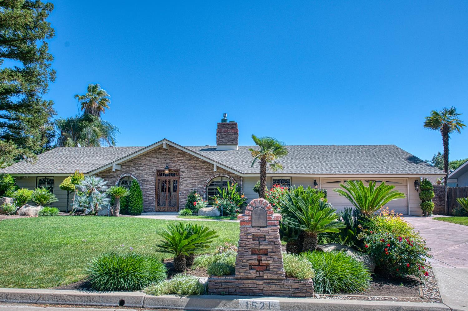 1521 S Bush Ave, Fresno, CA 93727