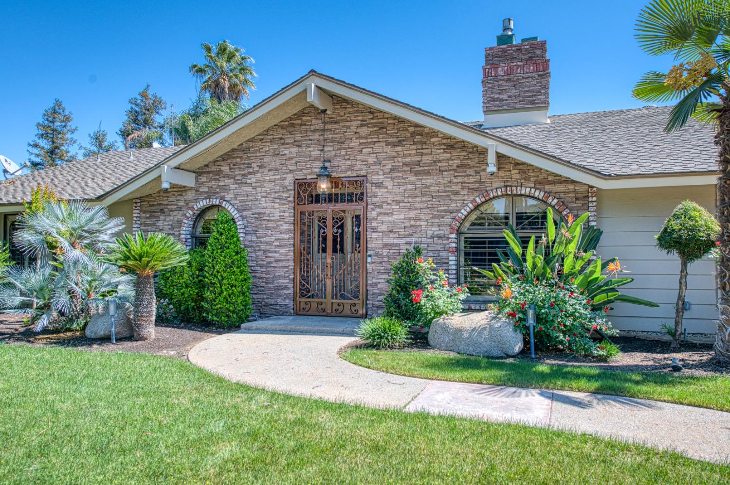 1521 S Bush Ave, Fresno, CA 93727