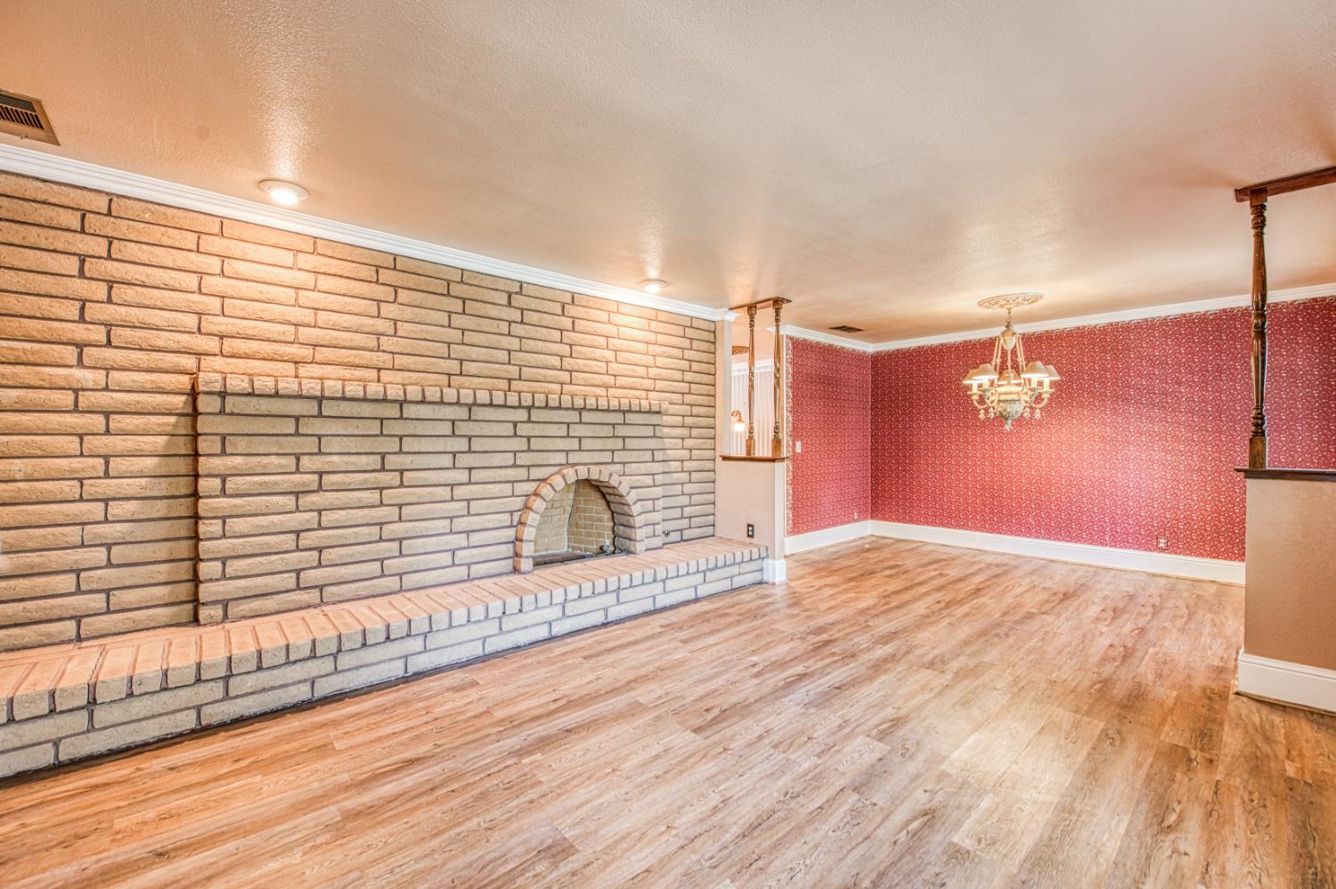 1521 S Bush Ave, Fresno, CA 93727