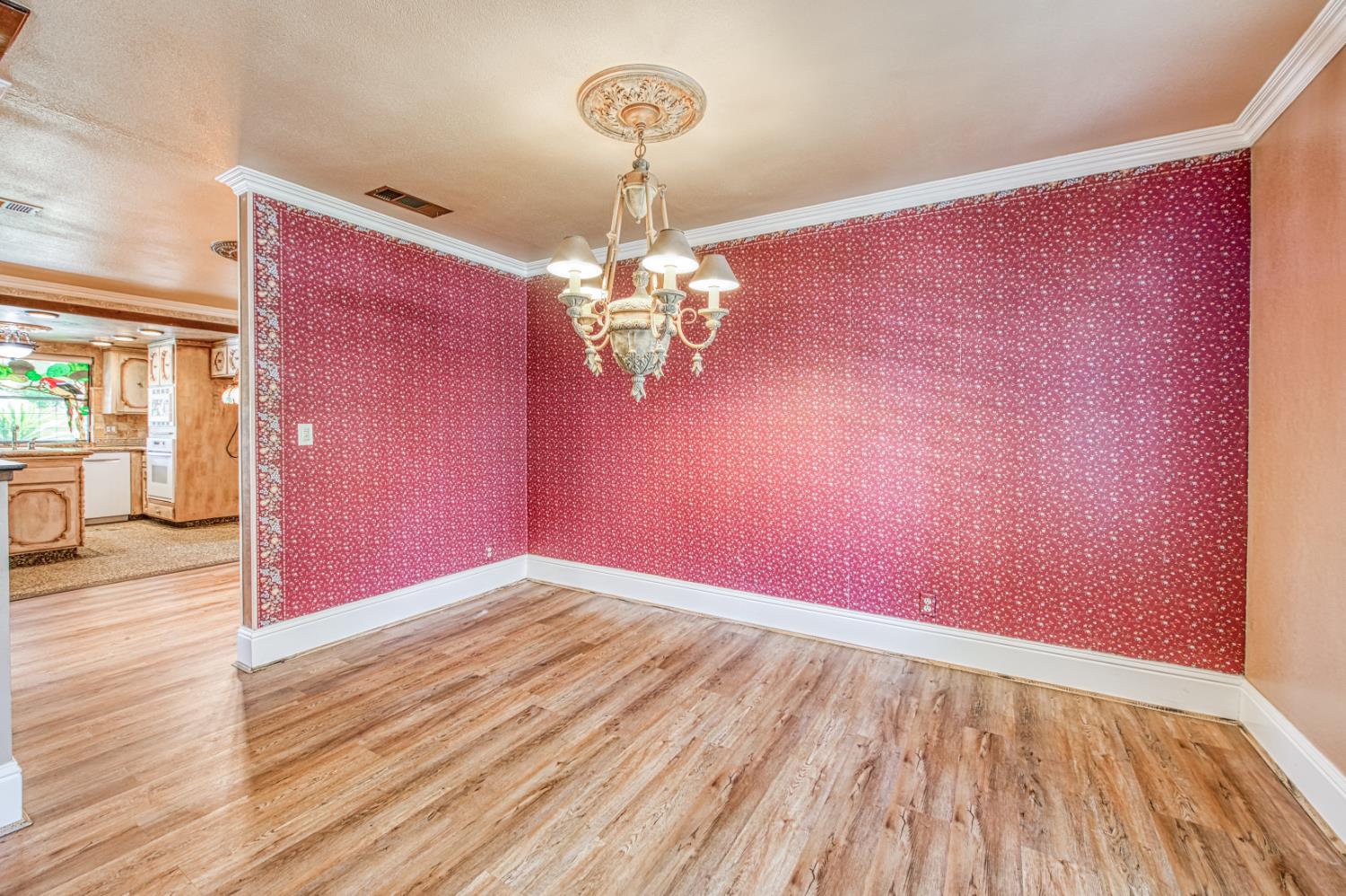 1521 S Bush Ave, Fresno, CA 93727