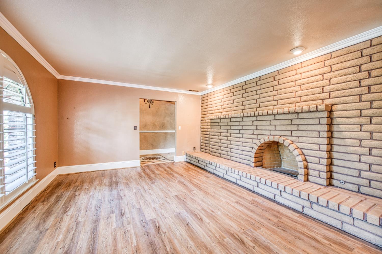 1521 S Bush Ave, Fresno, CA 93727