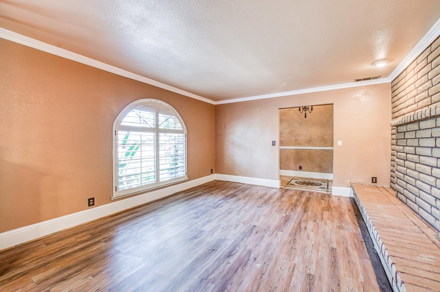 1521 S Bush Ave, Fresno, CA 93727