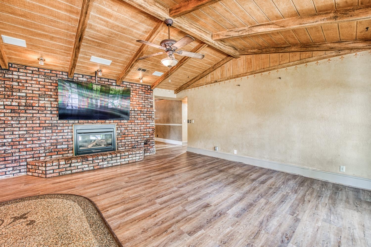 1521 S Bush Ave, Fresno, CA 93727