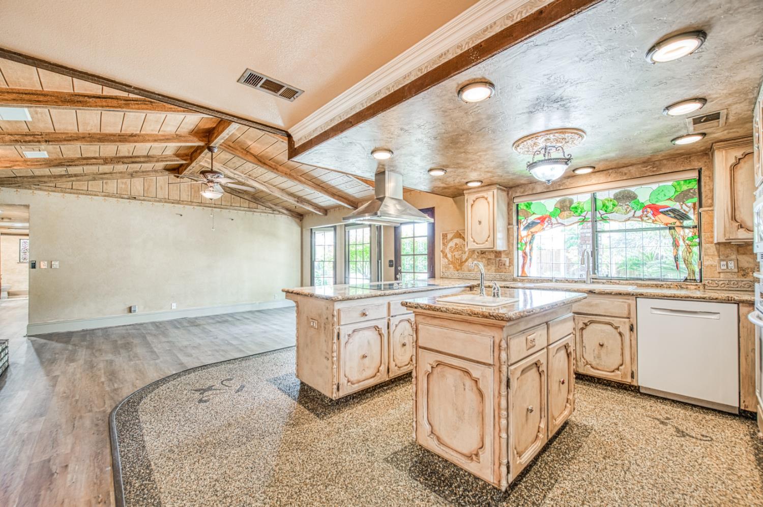 1521 S Bush Ave, Fresno, CA 93727