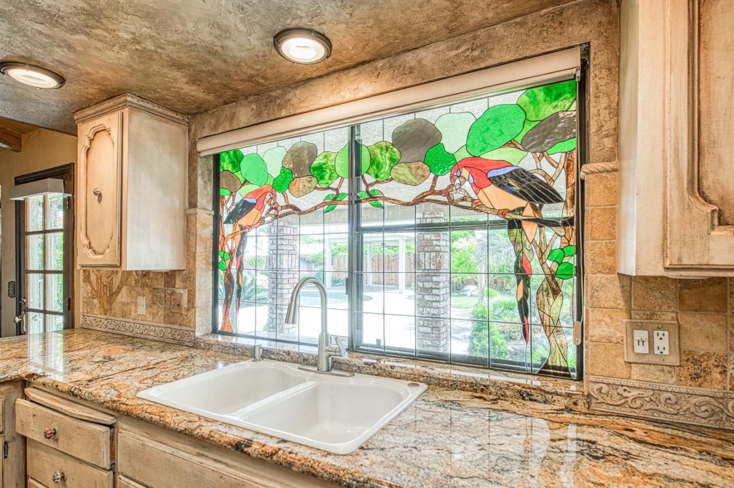 1521 S Bush Ave, Fresno, CA 93727