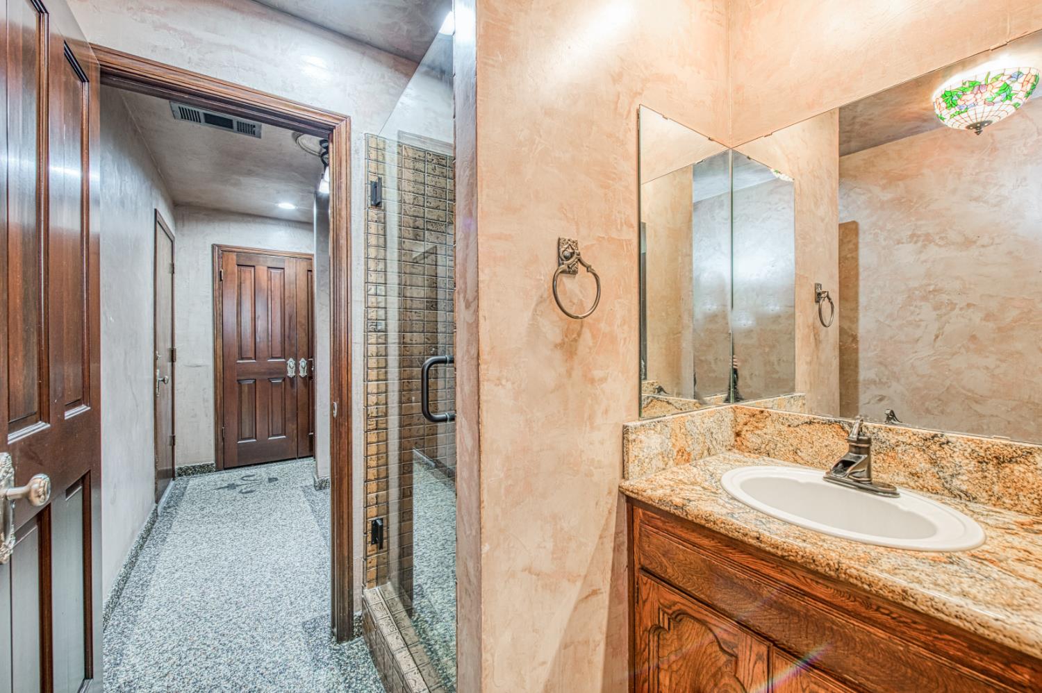 1521 S Bush Ave, Fresno, CA 93727