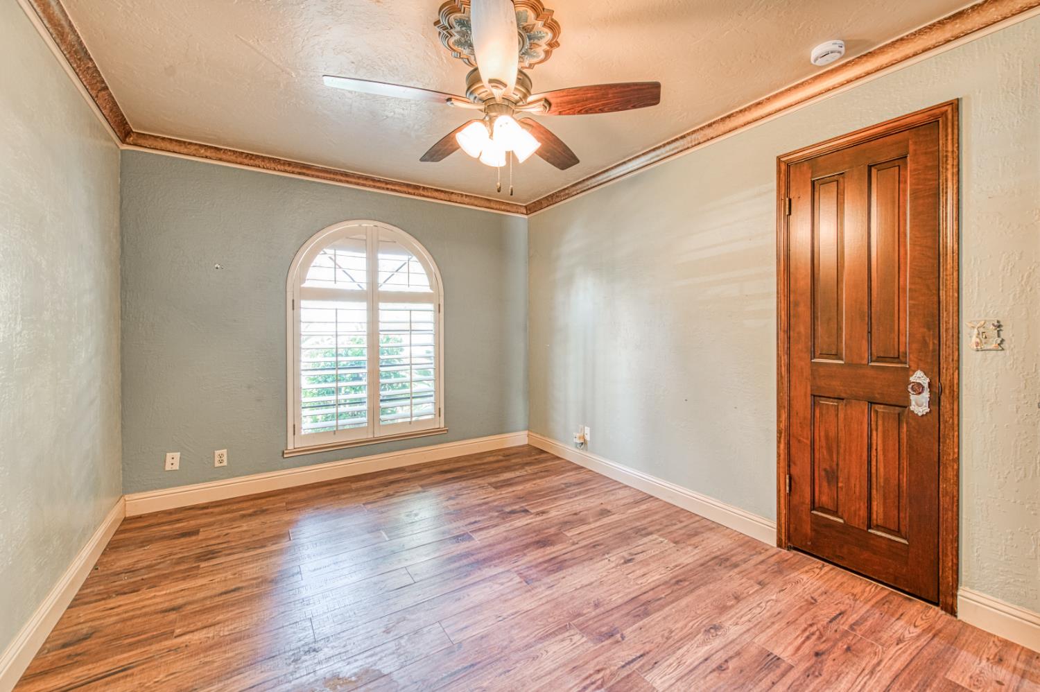 1521 S Bush Ave, Fresno, CA 93727