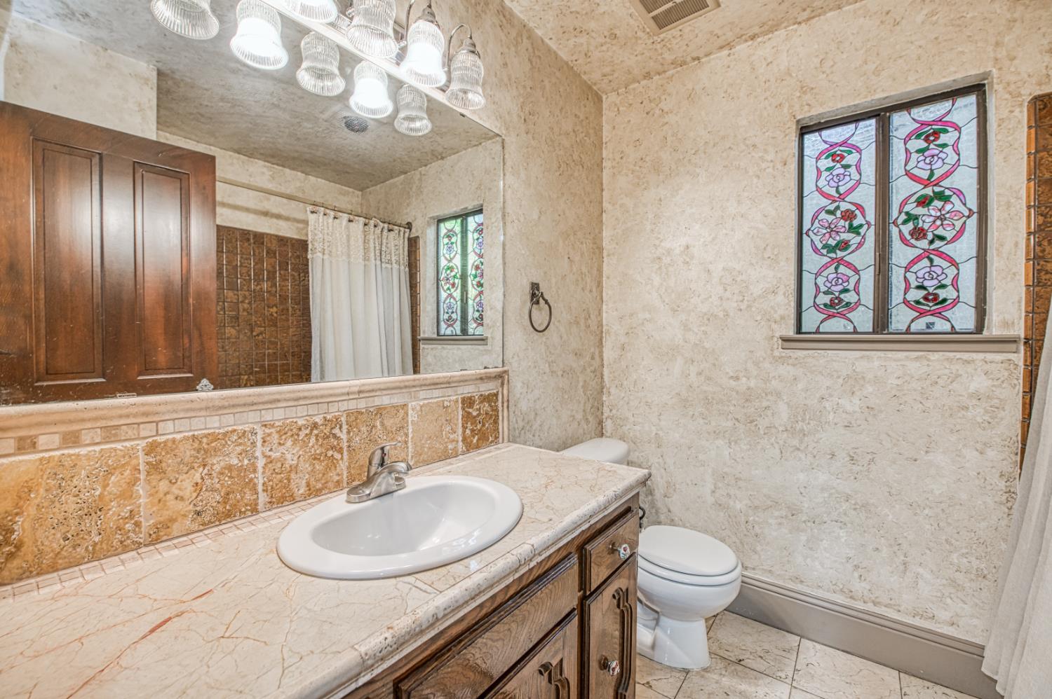 1521 S Bush Ave, Fresno, CA 93727