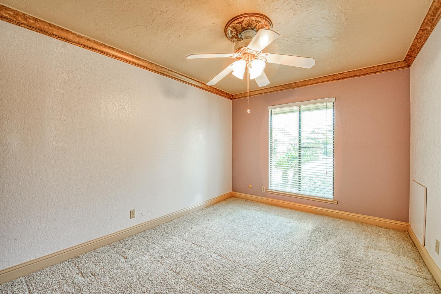 1521 S Bush Ave, Fresno, CA 93727