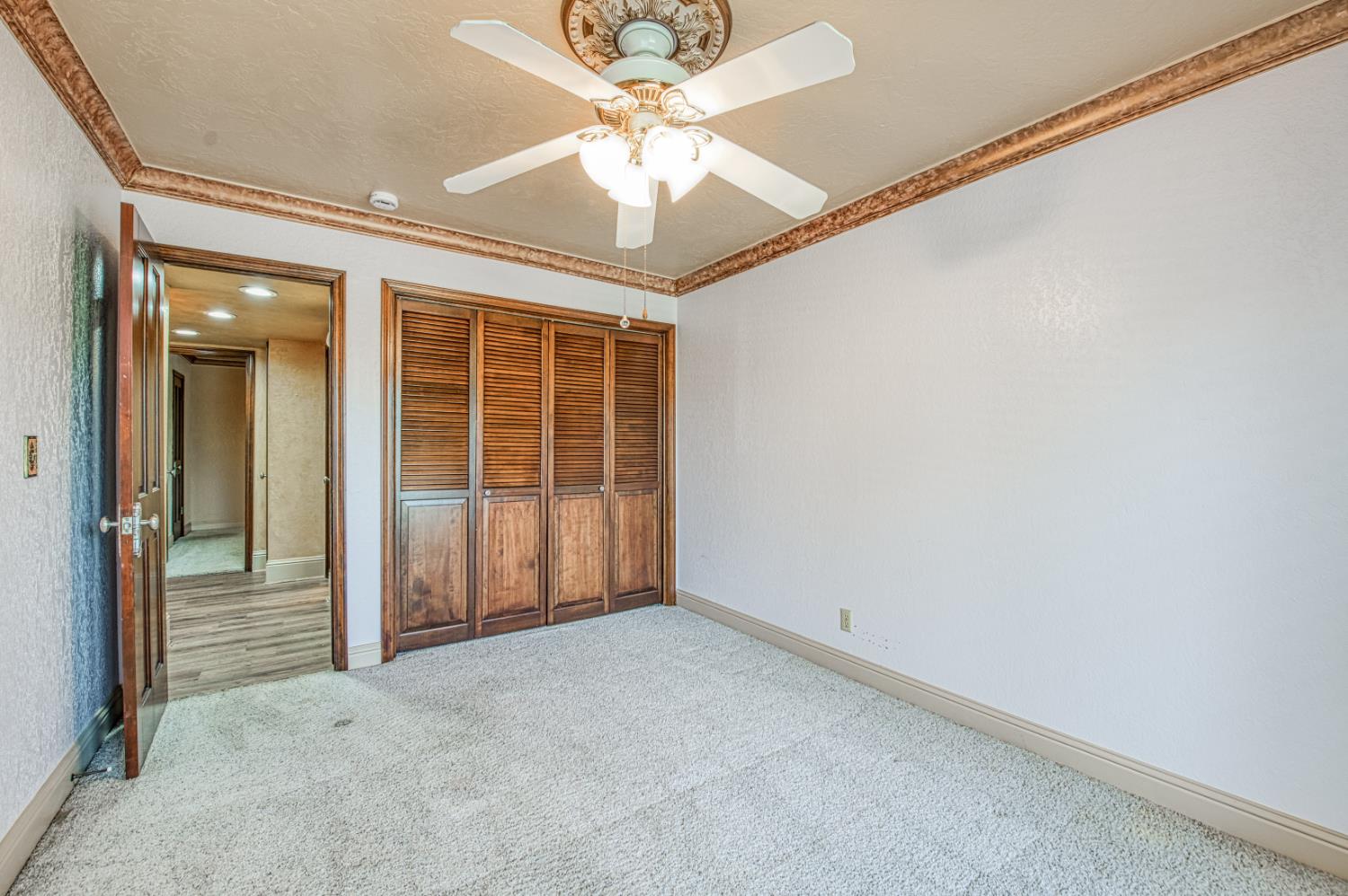 1521 S Bush Ave, Fresno, CA 93727