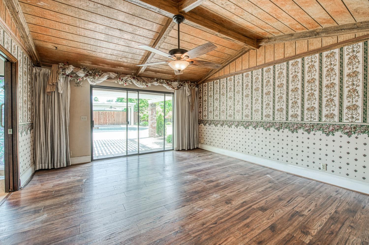 1521 S Bush Ave, Fresno, CA 93727