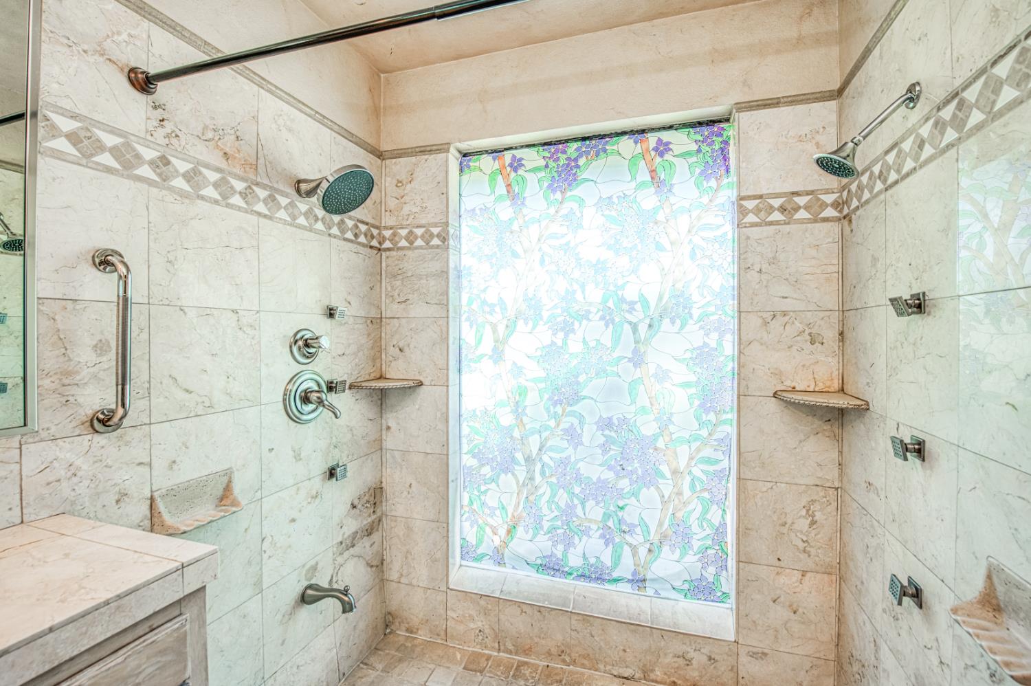 1521 S Bush Ave, Fresno, CA 93727