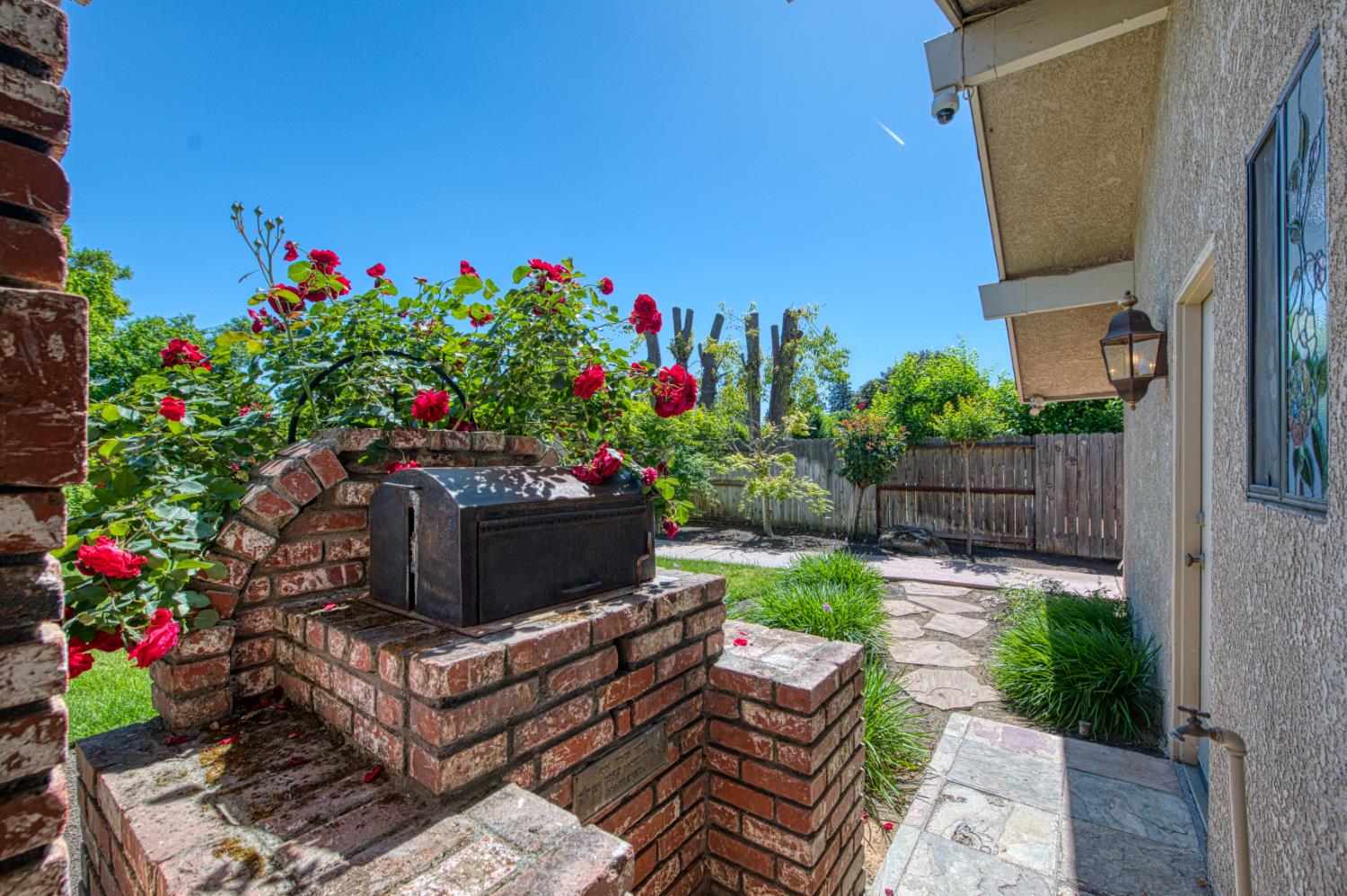 1521 S Bush Ave, Fresno, CA 93727