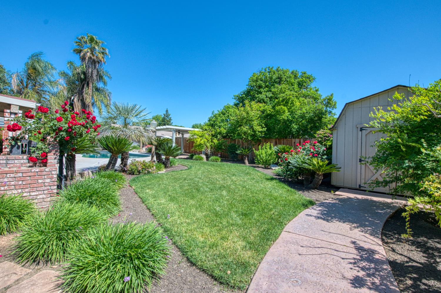 1521 S Bush Ave, Fresno, CA 93727