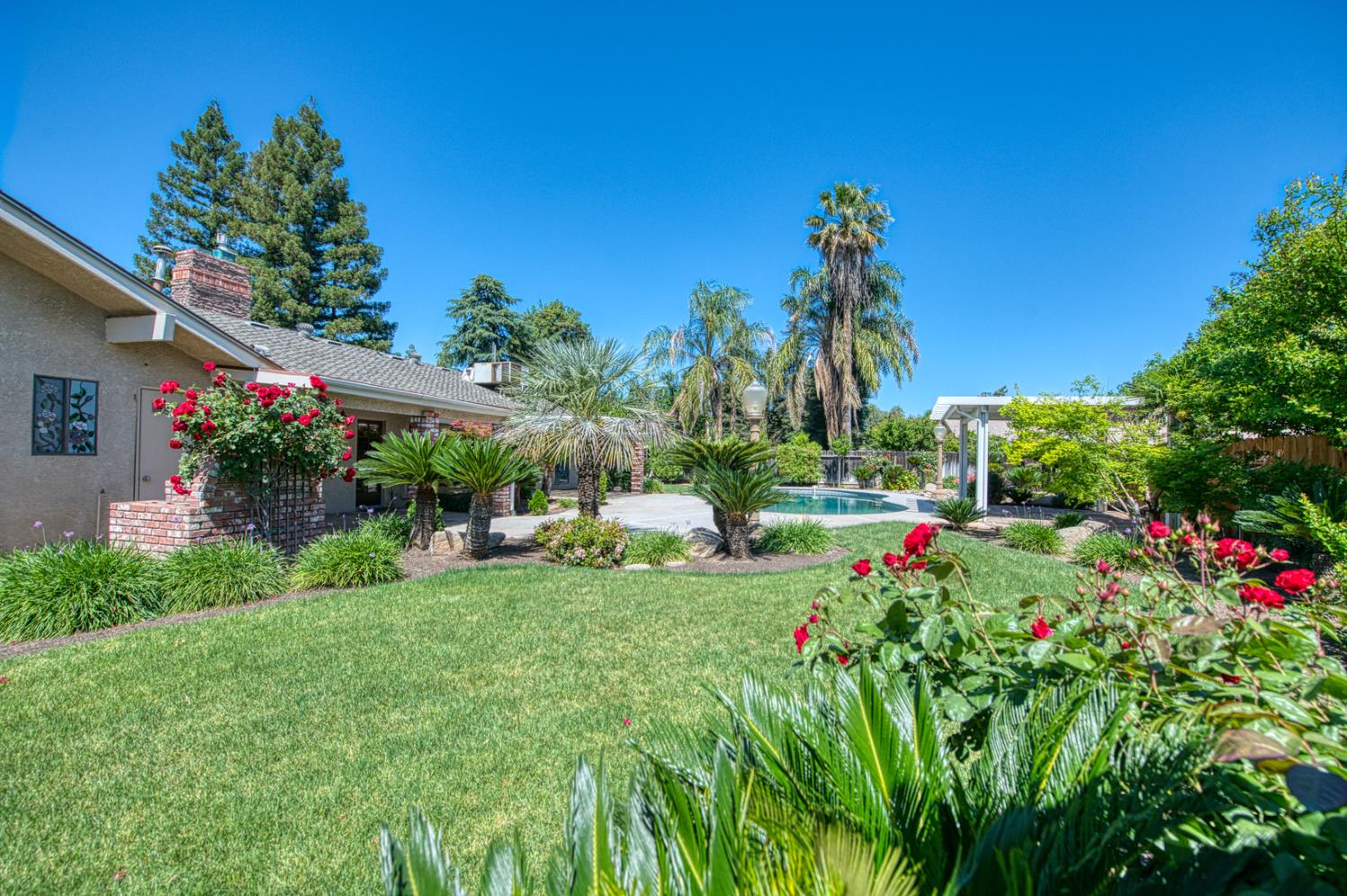 1521 S Bush Ave, Fresno, CA 93727