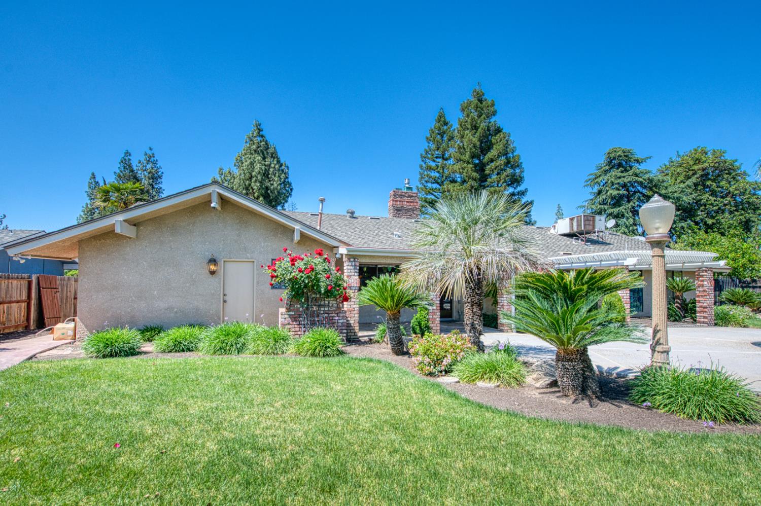 1521 S Bush Ave, Fresno, CA 93727