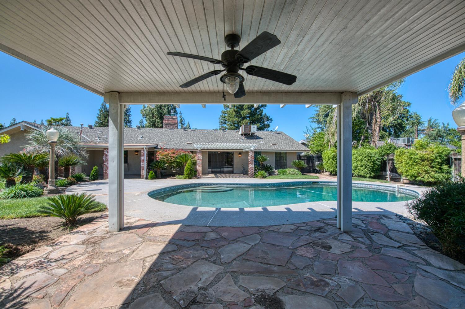 1521 S Bush Ave, Fresno, CA 93727