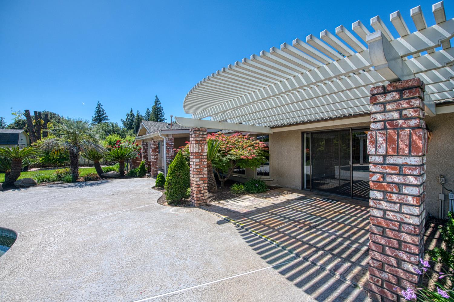 1521 S Bush Ave, Fresno, CA 93727