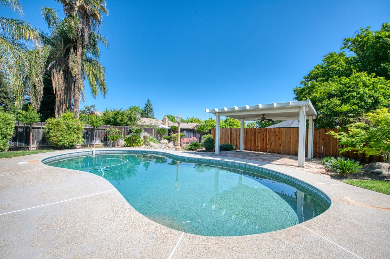 1521 S Bush Ave, Fresno, CA 93727