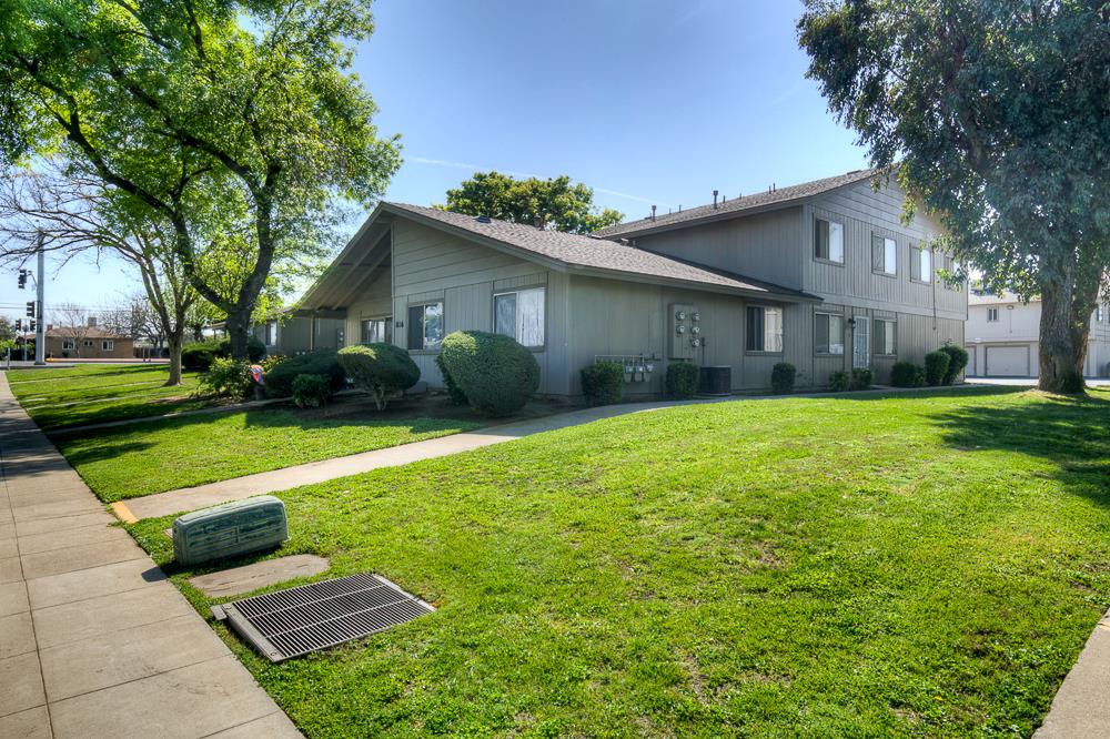 816 Sherwood Way, Madera, CA 93638