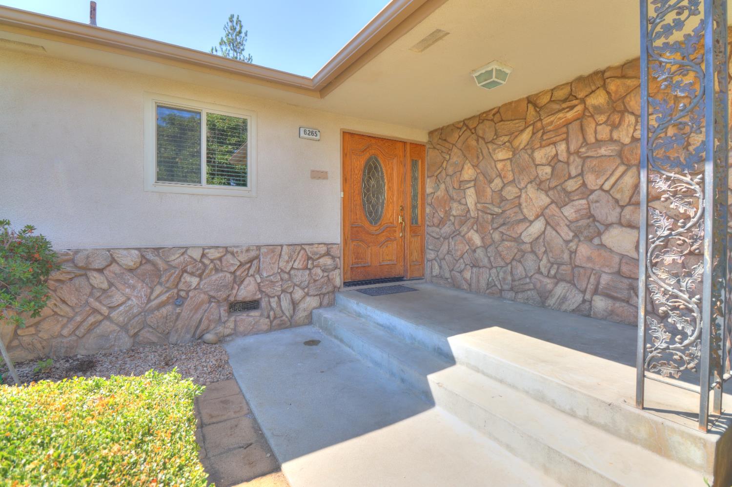 6265 N Colonial Ave, Fresno, CA 93704