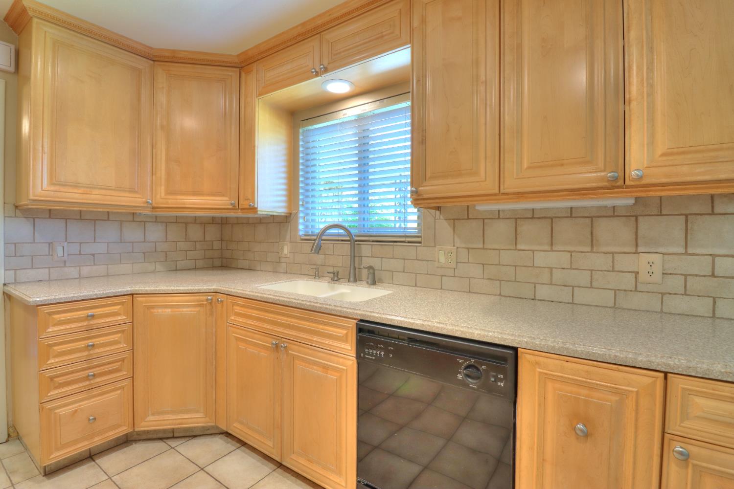 6265 N Colonial Ave, Fresno, CA 93704