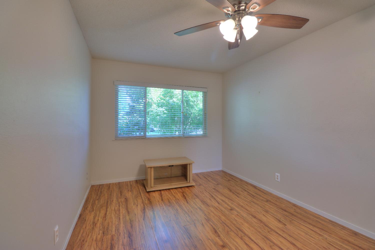 6265 N Colonial Ave, Fresno, CA 93704