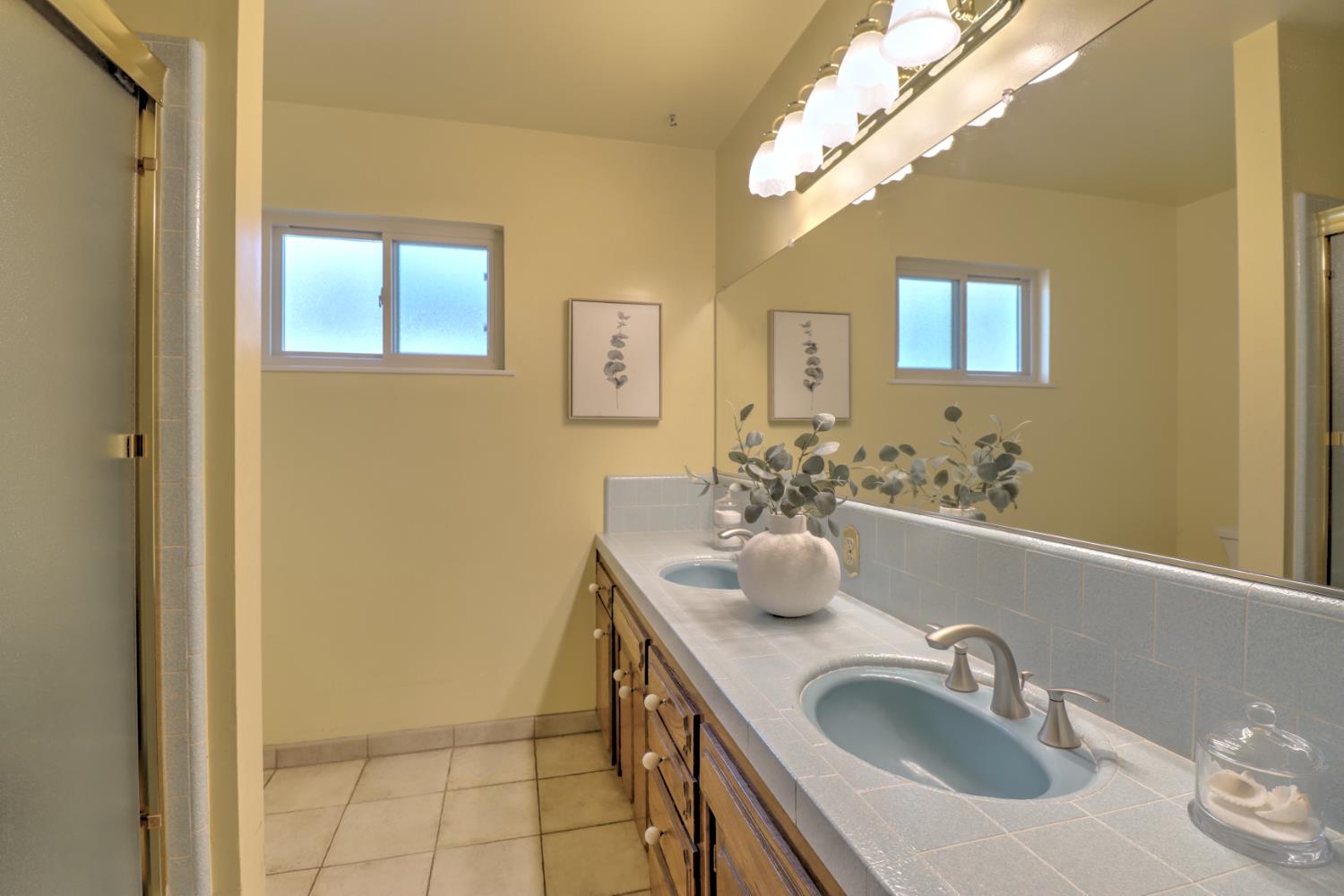 6265 N Colonial Ave, Fresno, CA 93704