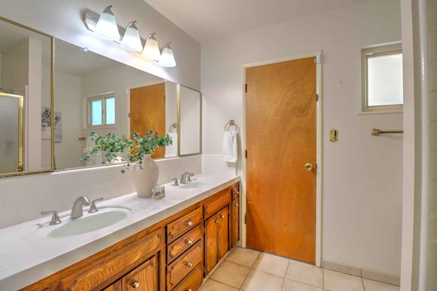 6265 N Colonial Ave, Fresno, CA 93704