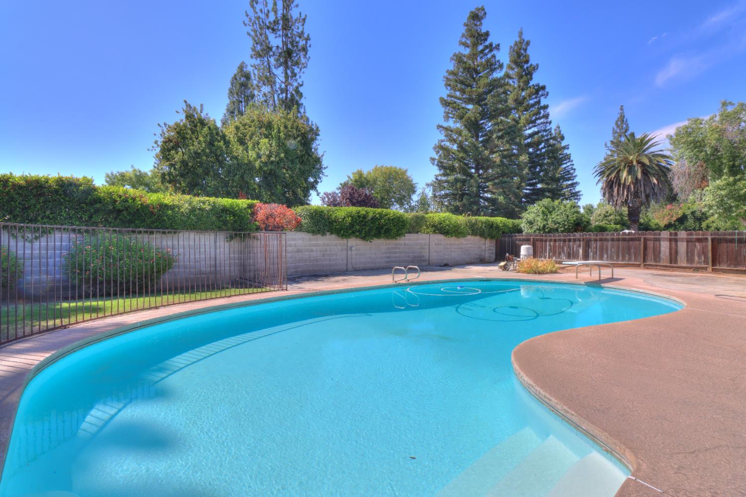 6265 N Colonial Ave, Fresno, CA 93704