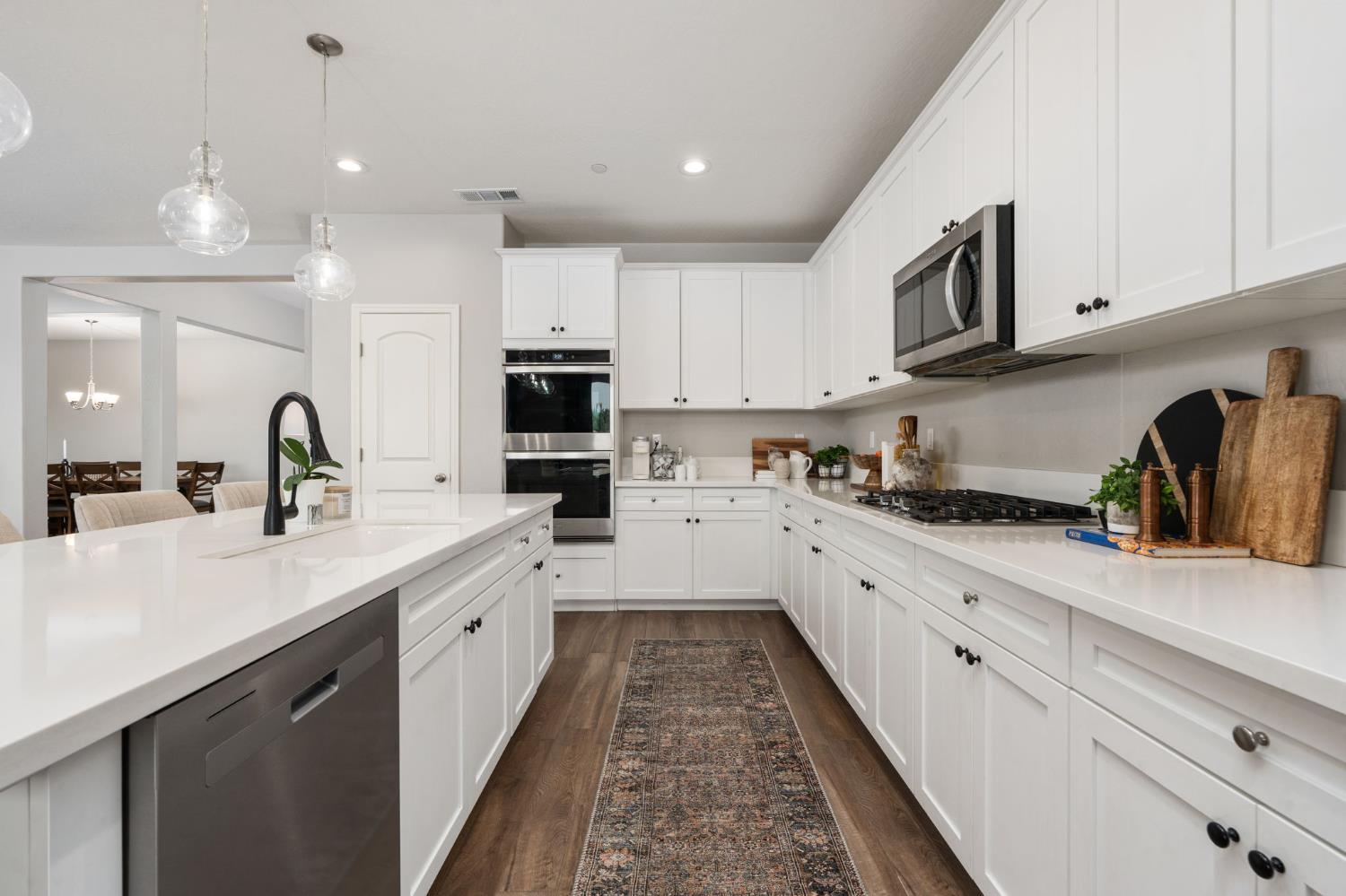 3428 N Crenshaw, Visalia, CA 93291