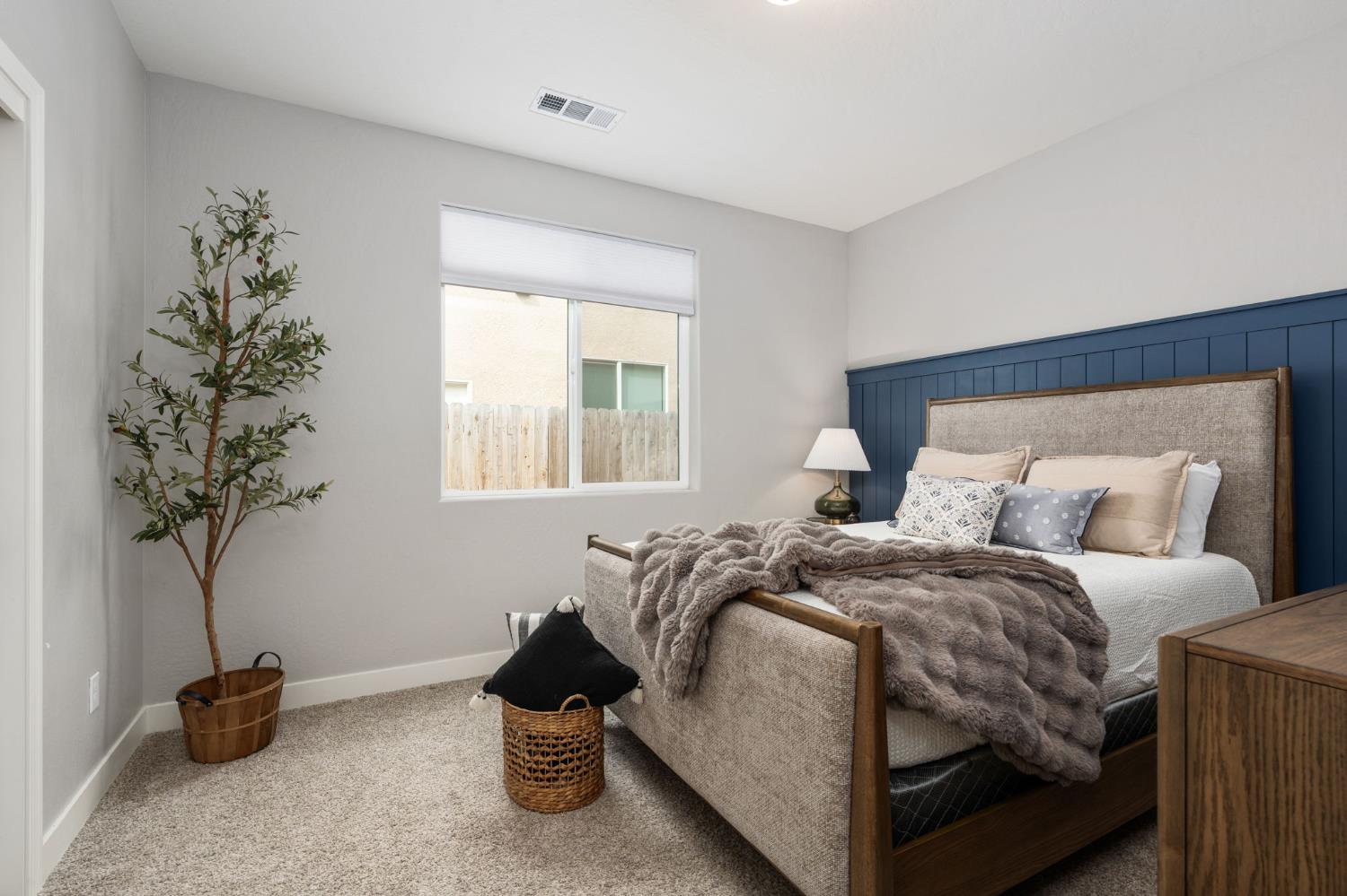 3428 N Crenshaw, Visalia, CA 93291