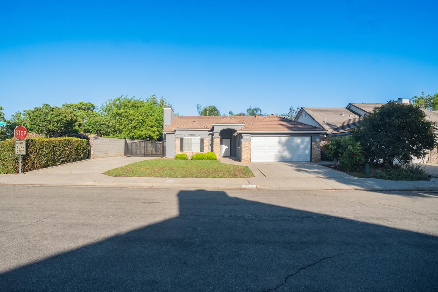 9962 N Woodrow Ave, Fresno, CA 93720