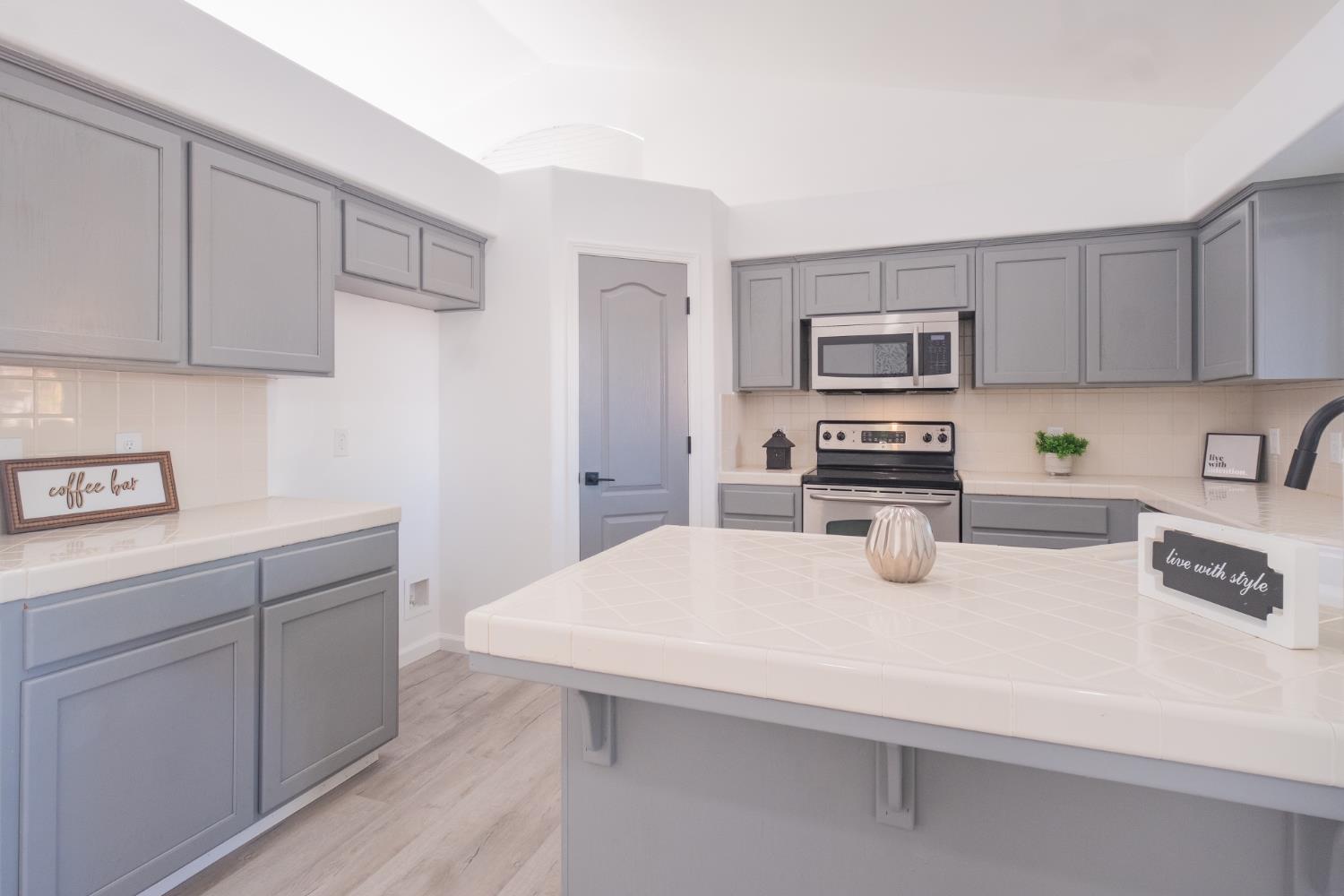 9962 N Woodrow Ave, Fresno, CA 93720