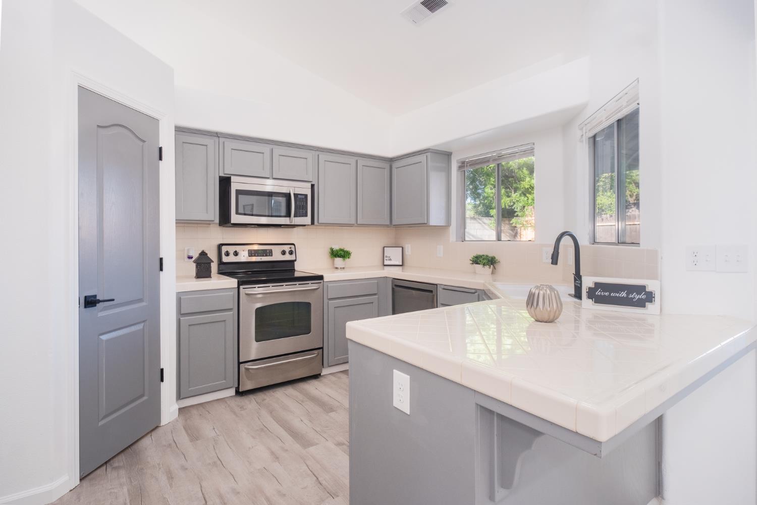 9962 N Woodrow Ave, Fresno, CA 93720