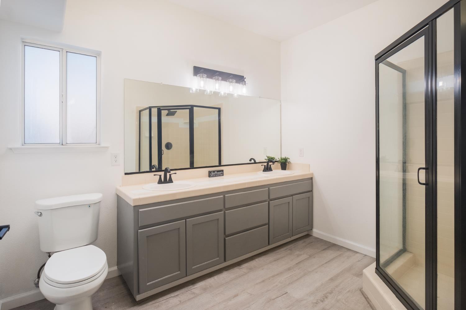 9962 N Woodrow Ave, Fresno, CA 93720