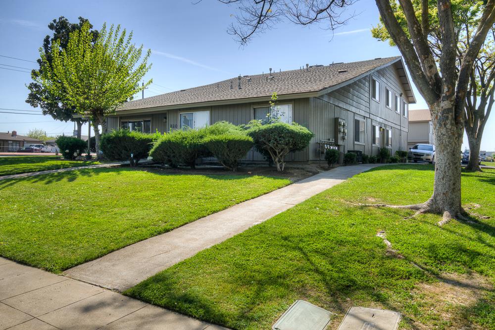 820 Sherwood Way, Madera, CA 93638