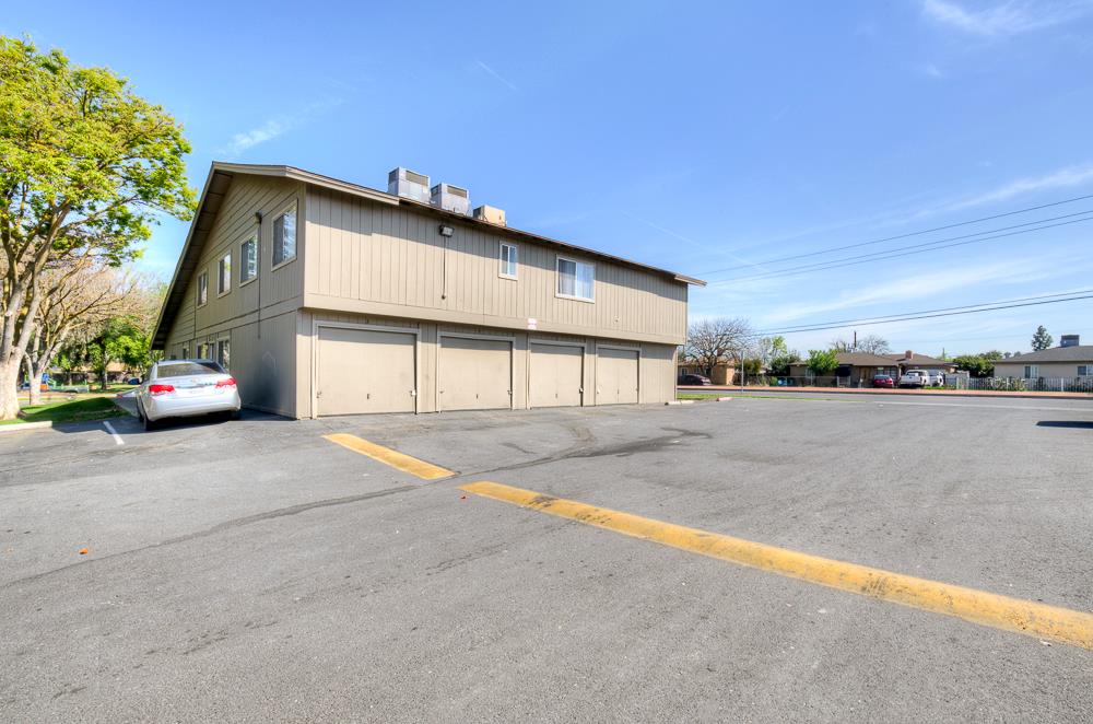 820 Sherwood Way, Madera, CA 93638