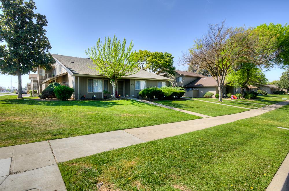 820 Sherwood Way, Madera, CA 93638