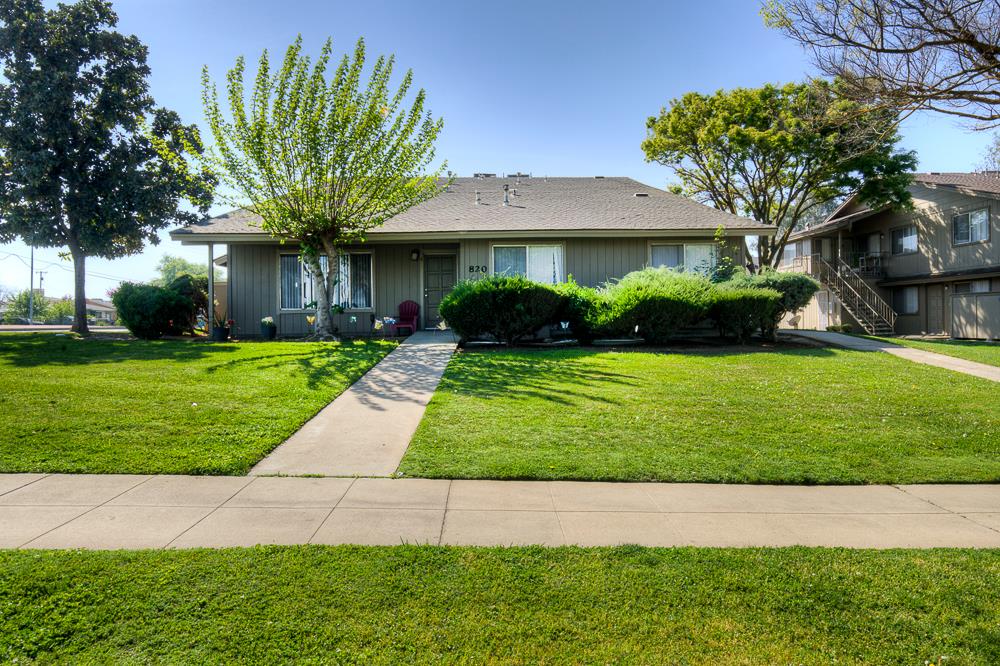 820 Sherwood Way, Madera, CA 93638
