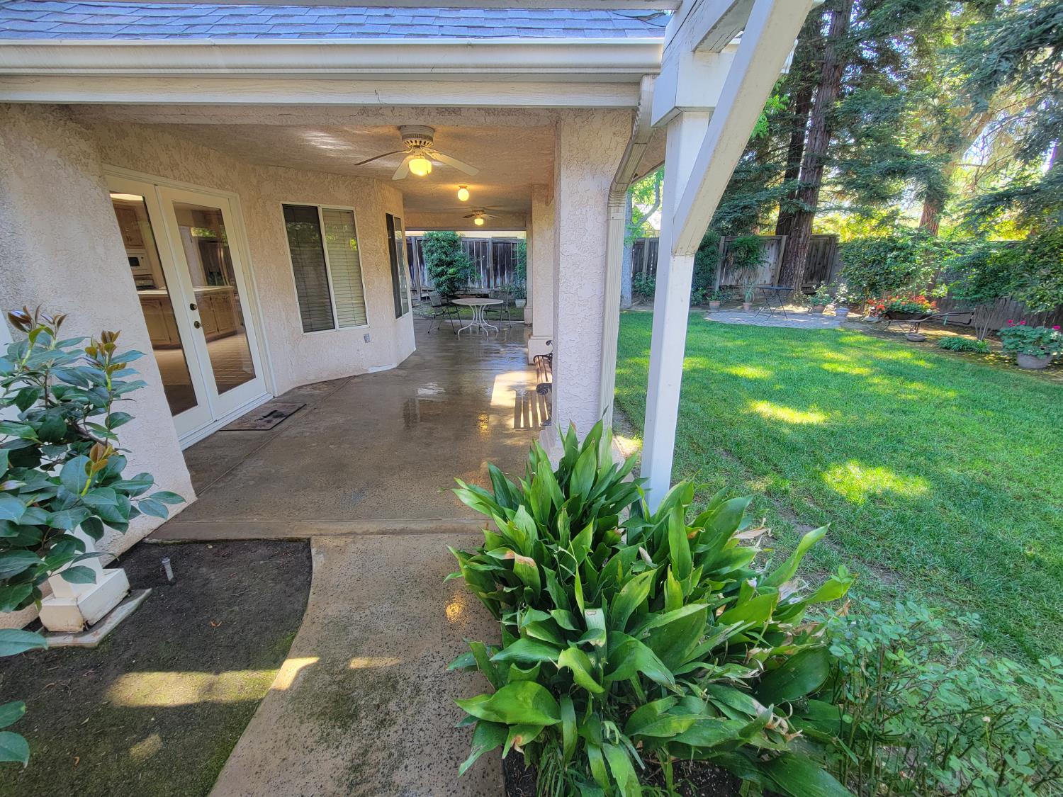 819 E Woodhaven Ln, Fresno, CA 93720